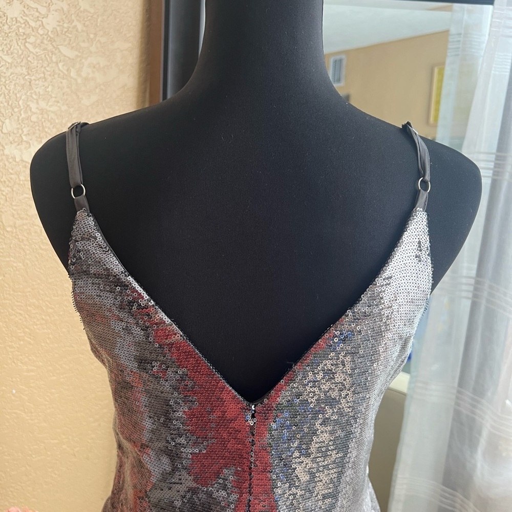 Forever 21 Metallic V-neck sequin dress – Size M - Picture 10 of 11